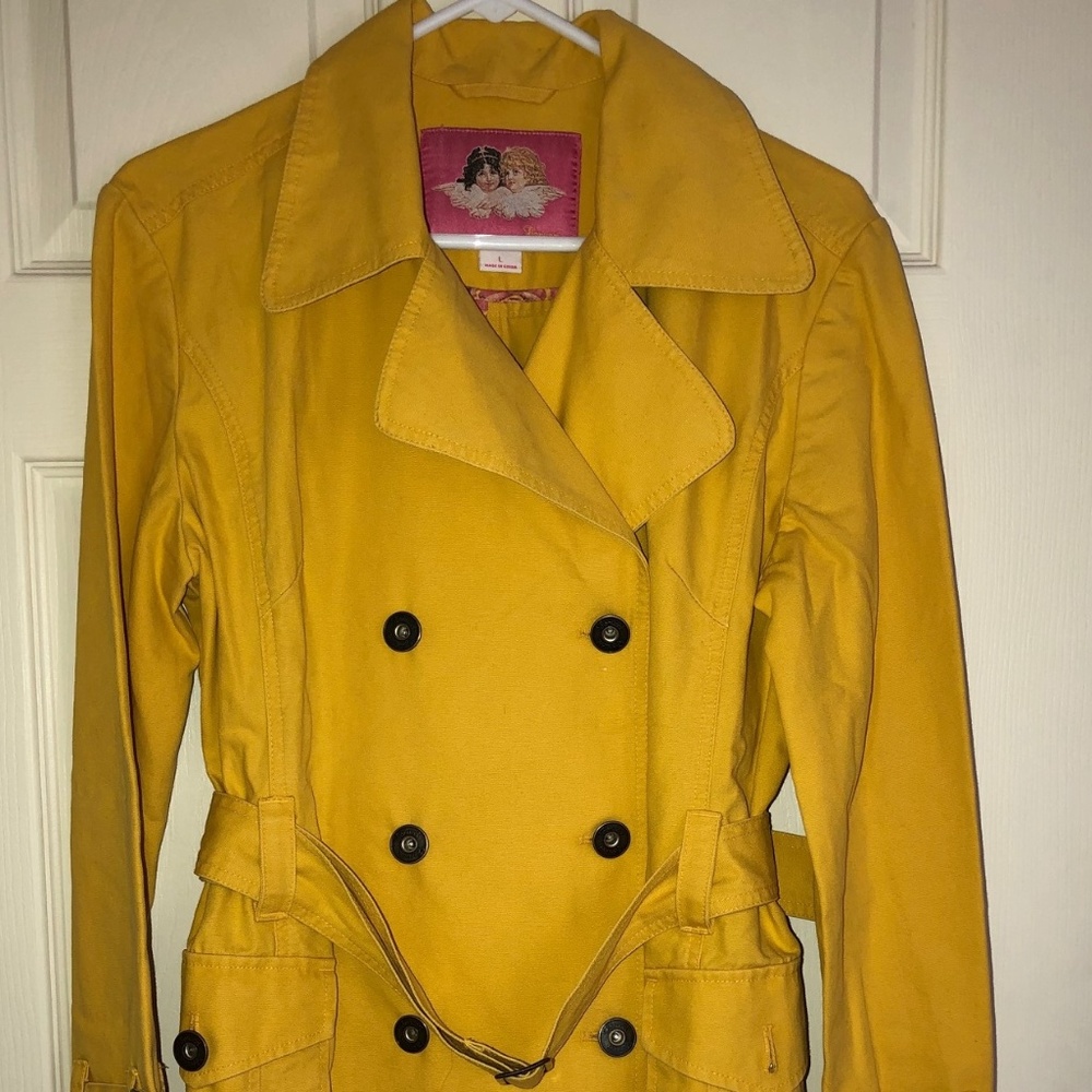 Trench Coat by Finonucci with buckles and style !